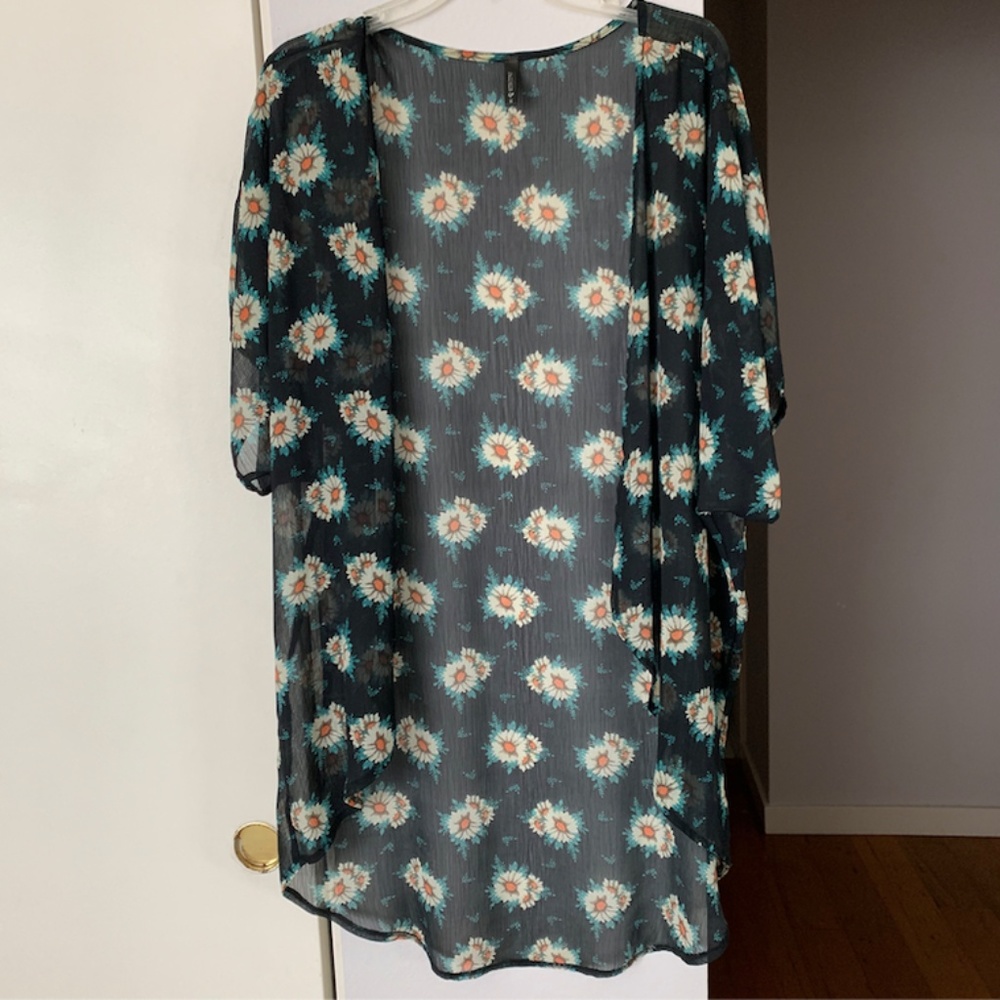 Tilly's Full Tilt Flower Kimono